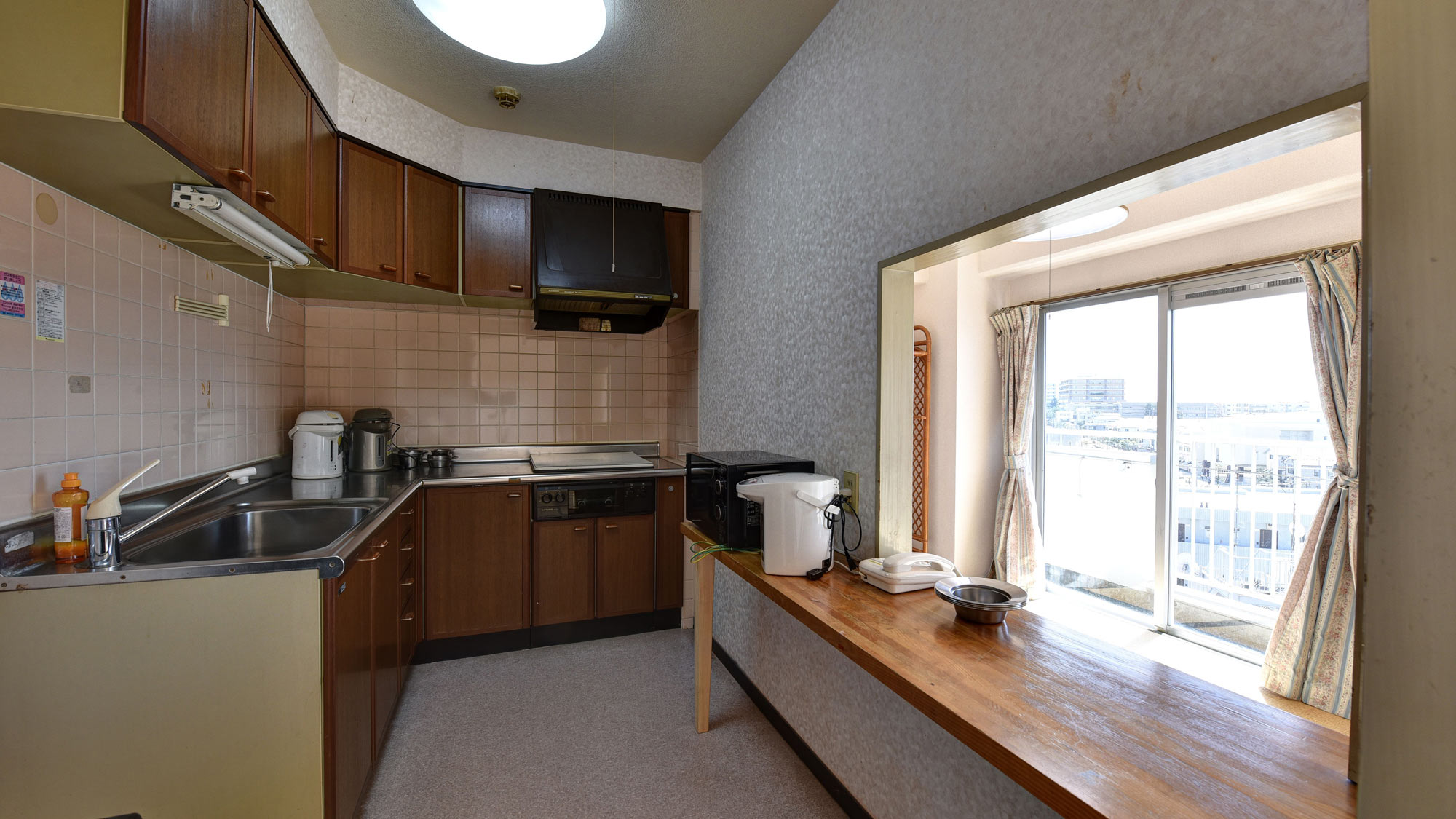 *客室一例／マンションタイプのお部屋はキッチン、電子レンジ付きで便利。