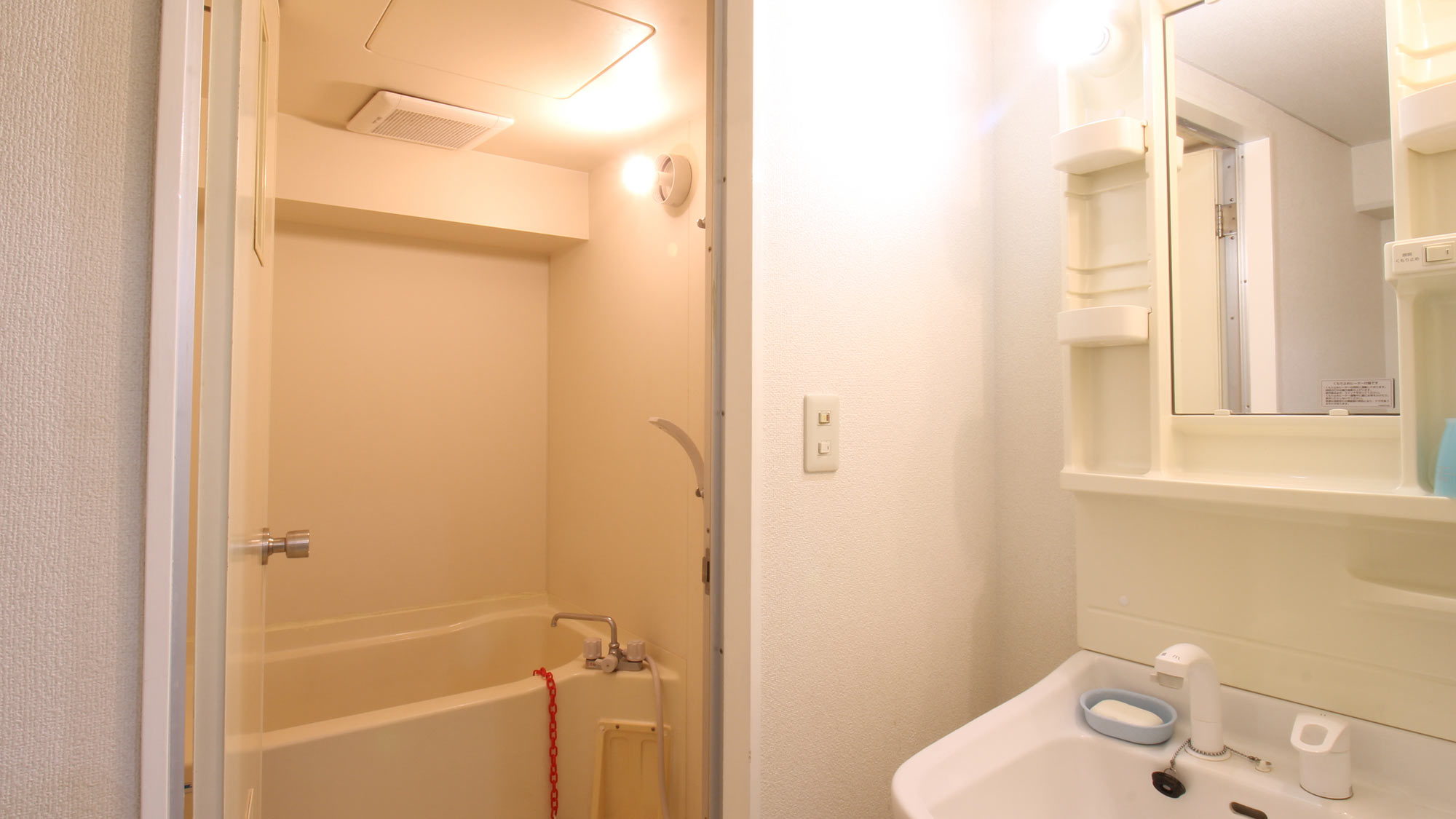 *客室一例／バストイレ洗面所が付いたマンションタイプのお部屋もございます。
