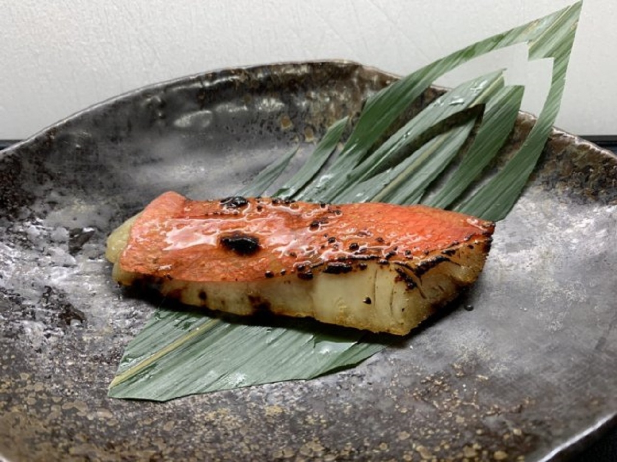 伊勢海老・鮑・さざえ・地魚6種刺身盛り合わせ付伊豆の宝会席（金目鯛味噌漬け焼）