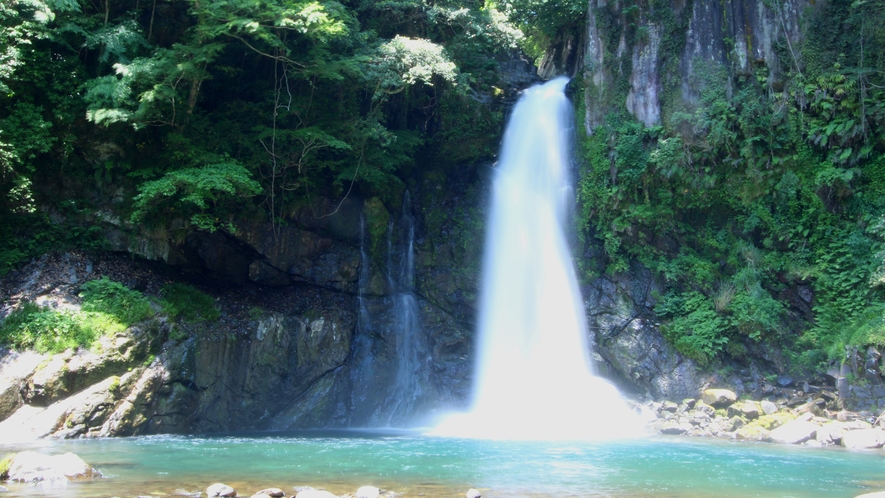 ◆大自然に囲まれながら大滝を目の前に入る開放的な気持ち良さ当館だけ！