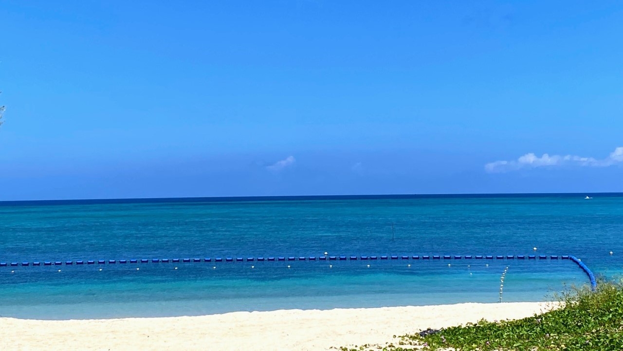 【LUXDAYSセール】海、空、潮風を感じながら沖縄リゾート満喫STAY／2食付