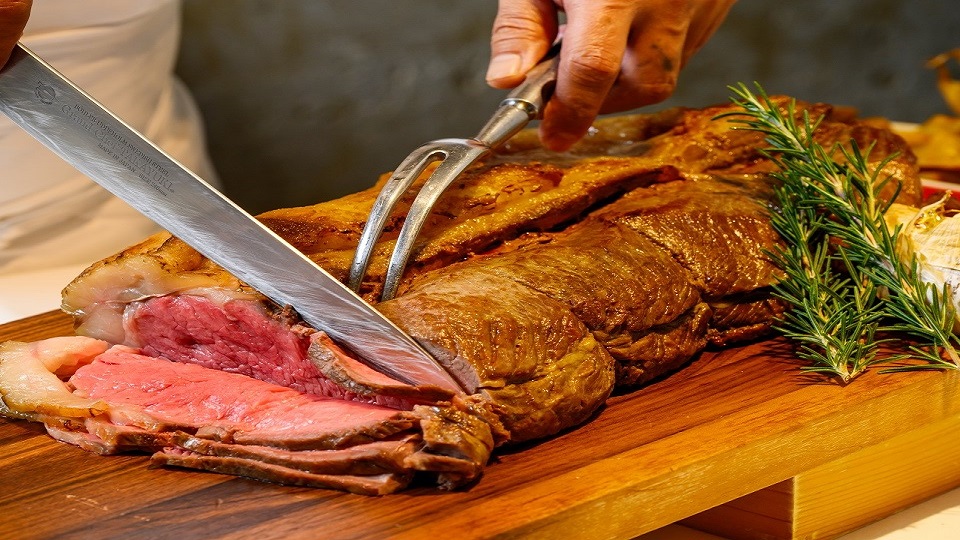 ビュッフェレストラン「シーフォレスト」 シェフが目前で仕上げる前菜やお肉料理からデザートまで