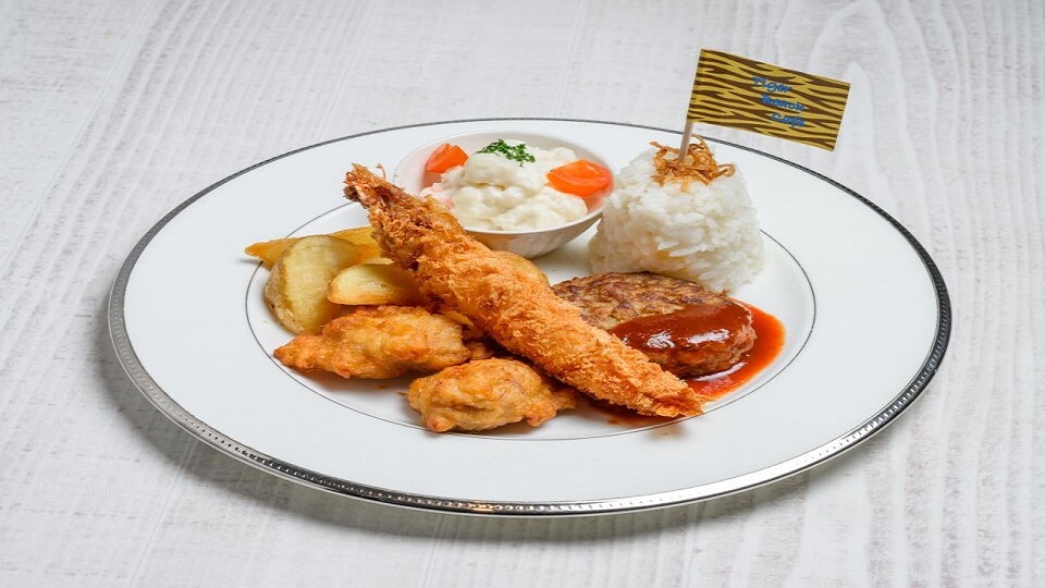 ビーチサイドランチ