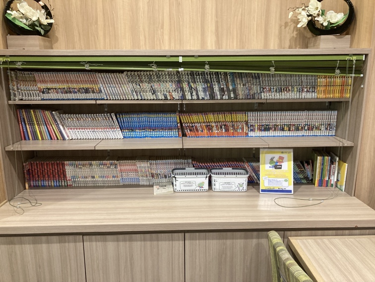 1階フリースペース内漫画コーナー