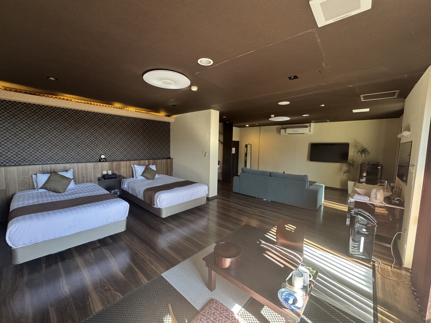 和モダンスイート和洋室