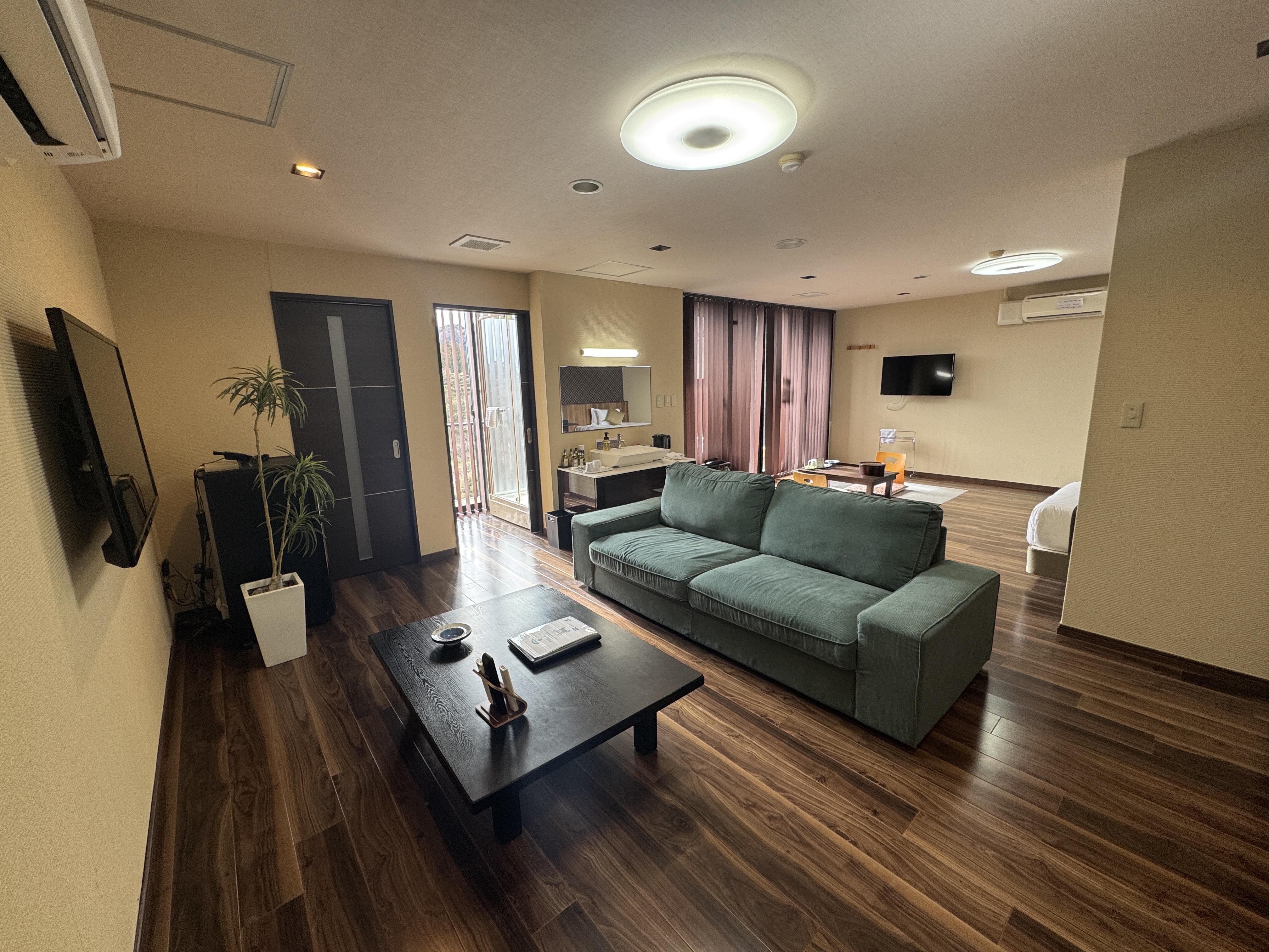 和モダンスイート和洋室　55平米　信楽露天