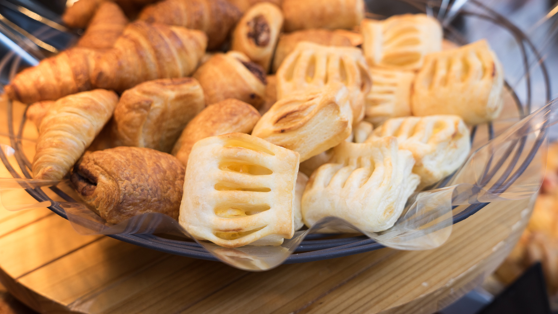 日替わりで楽しめる焼き立てパン