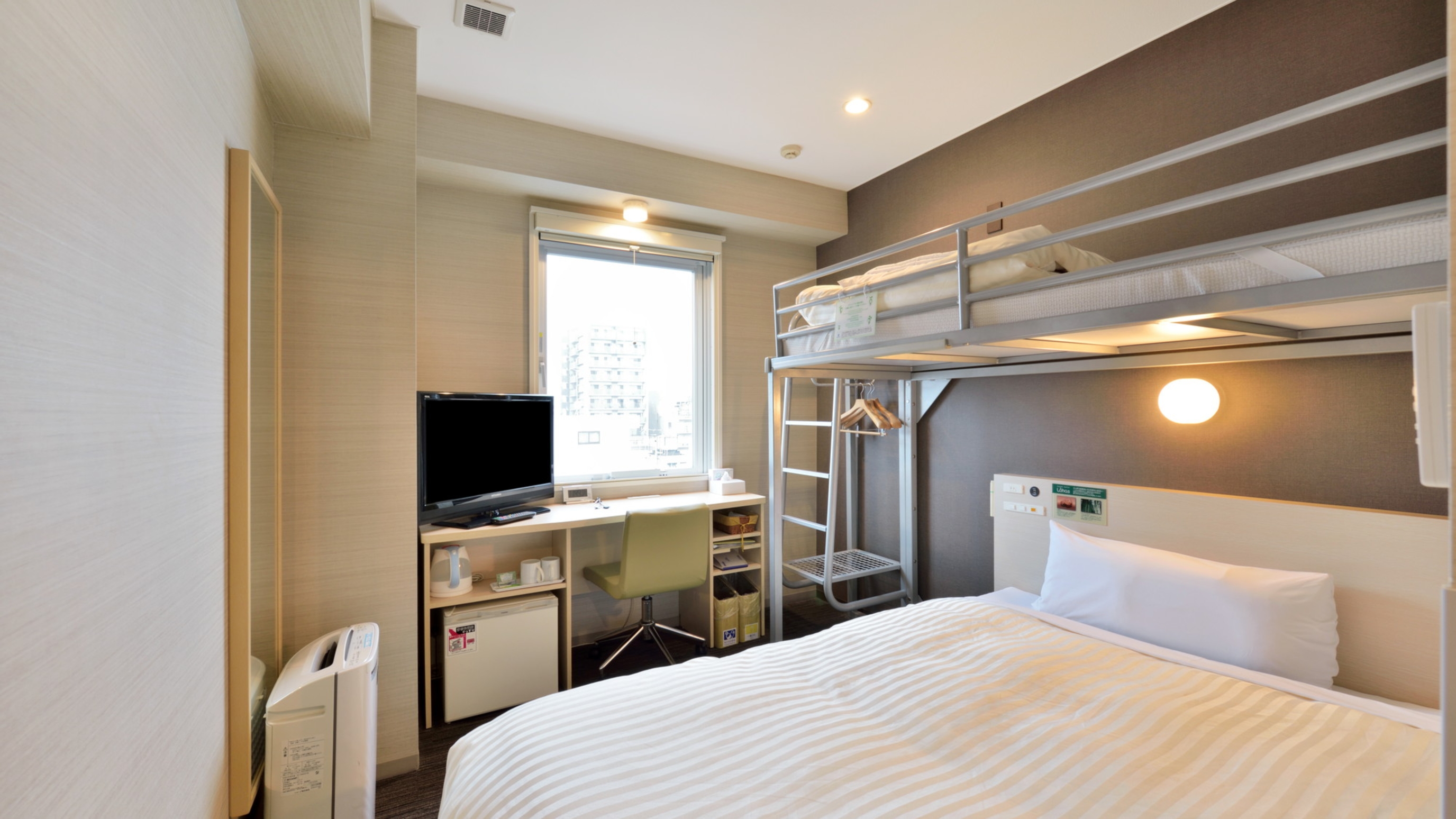 ロフト部分はお荷物置きにもなります♪