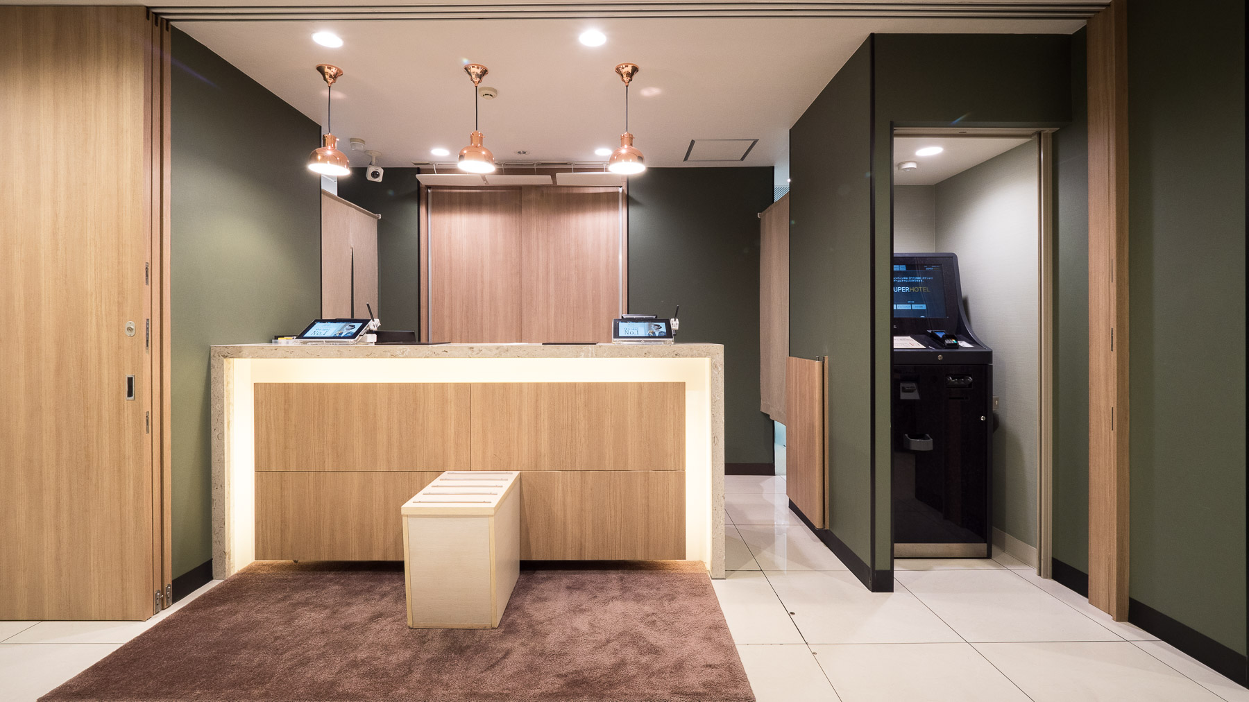 「おかえりなさいませ」こちらでチェックインをお迎えします