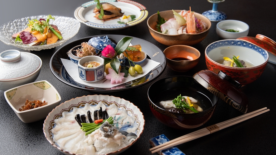 *【懐石料理】旬の食材を京風の薄味で仕立てた、目でも楽しめるお料理です。