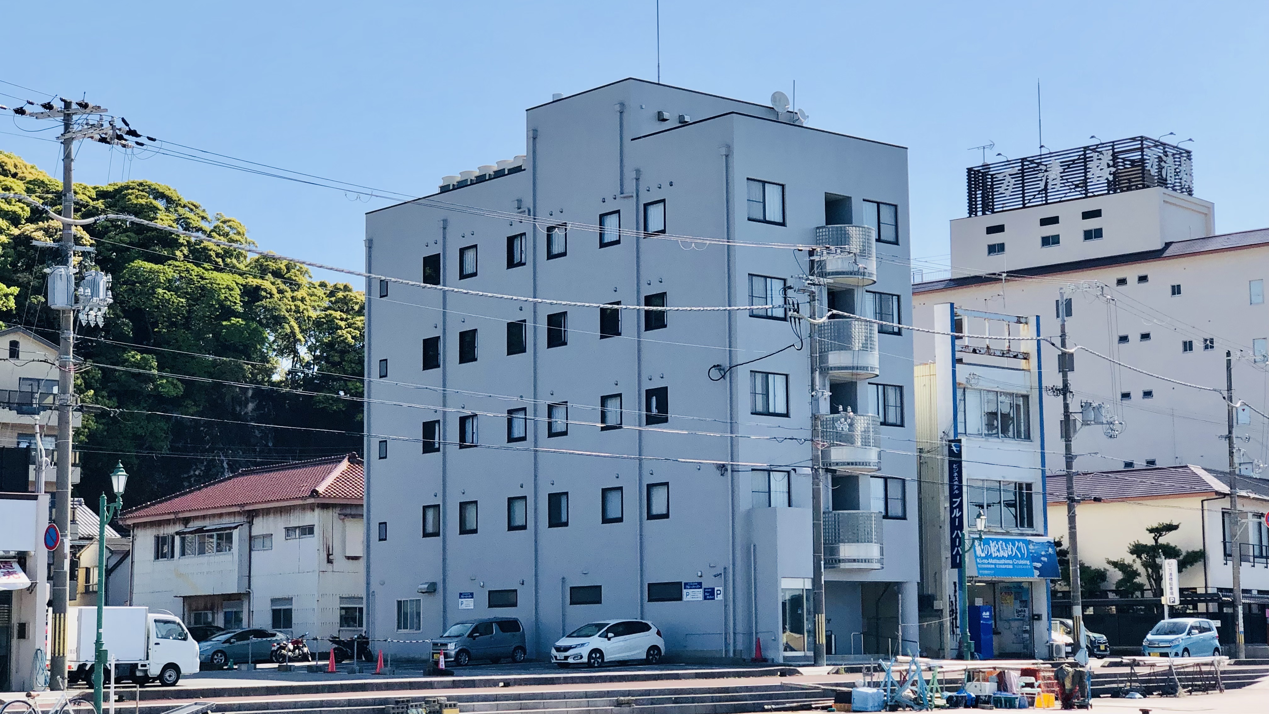 【外観】真横が駐車場です。