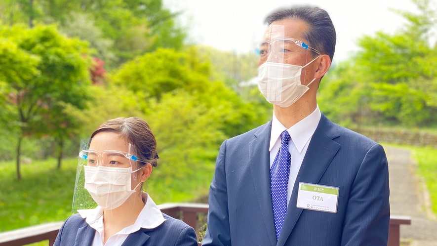 新型コロナウイルス感染予防対策として、全てのスタッフの強化マスク着用を実施しております。