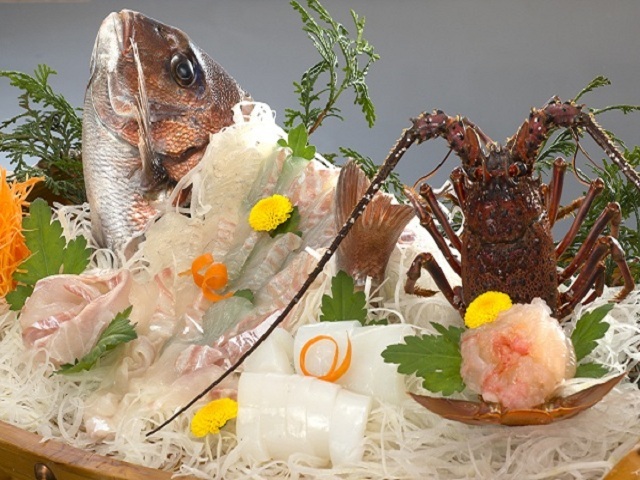 新鮮な海の幸満載の豪華舟盛り