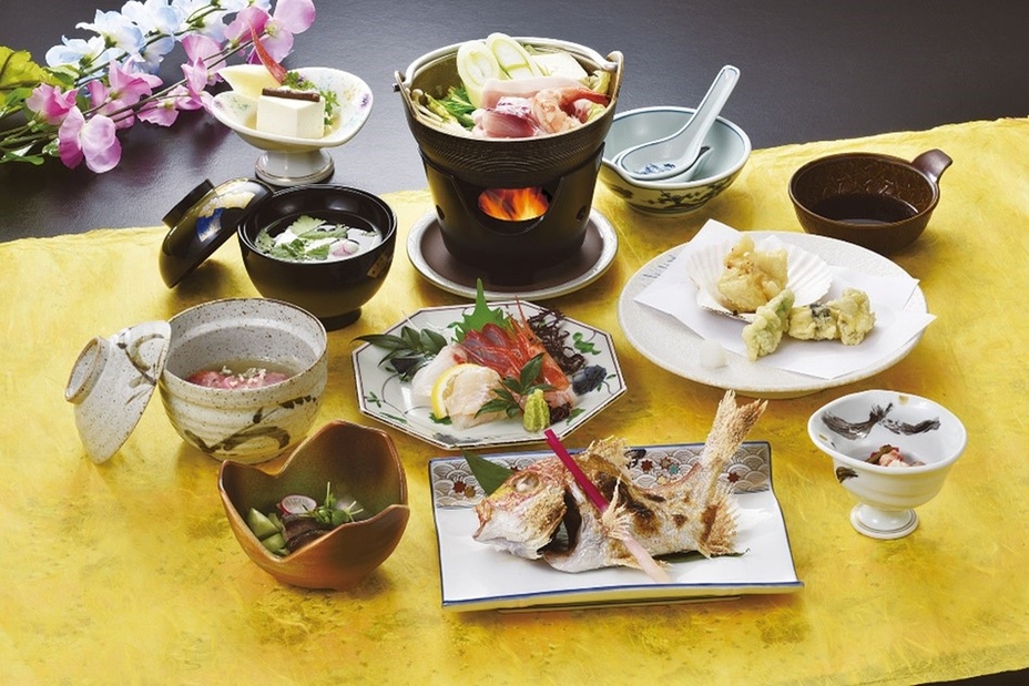 【お部屋食×名湯】世界遺産の港町で味わう山陰と日本海の恵み。輝雲荘会席プラン