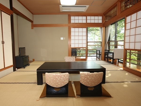 [Special room Sakura overlooking the garden and Iwakuni castle town] Japanese-style room 10 tatami mats + next room