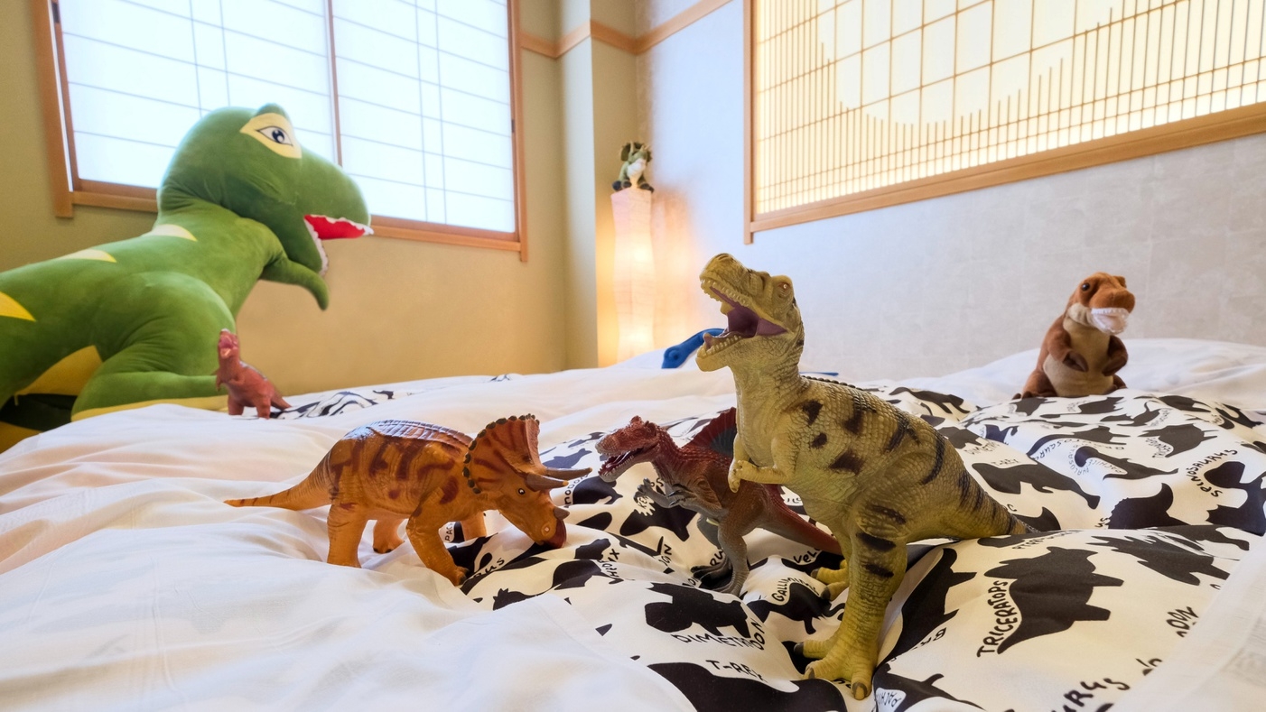【ファミリー】恐竜に囲まれて楽しく過ごす！和室なので小さなお子様も安心。恐竜ルーム和室（食事なし）
