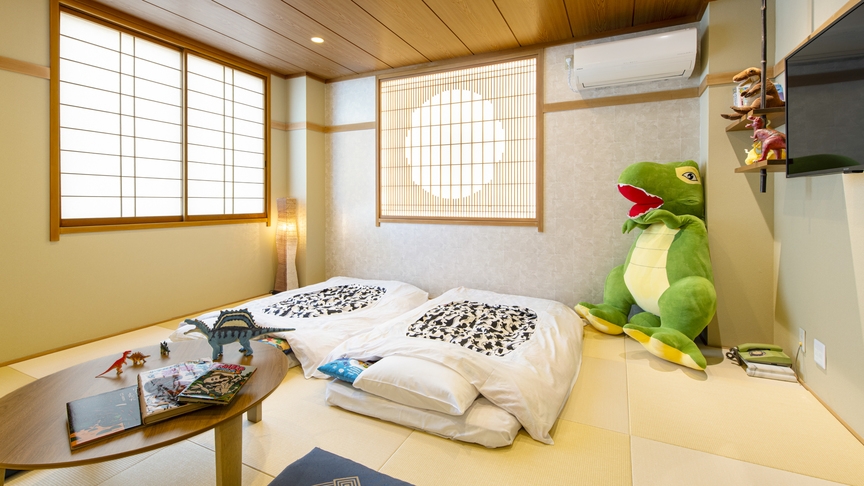 【ファミリー】恐竜に囲まれて楽しく過ごす！和室なので小さなお子様も安心。恐竜ルーム和室（１泊２食付）