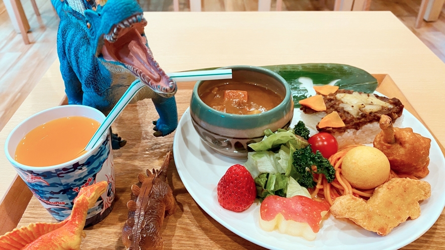 *恐竜のおもちゃに囲まれながら♪ 小学生のお子さま向けご夕食一例【恐竜プラン】
