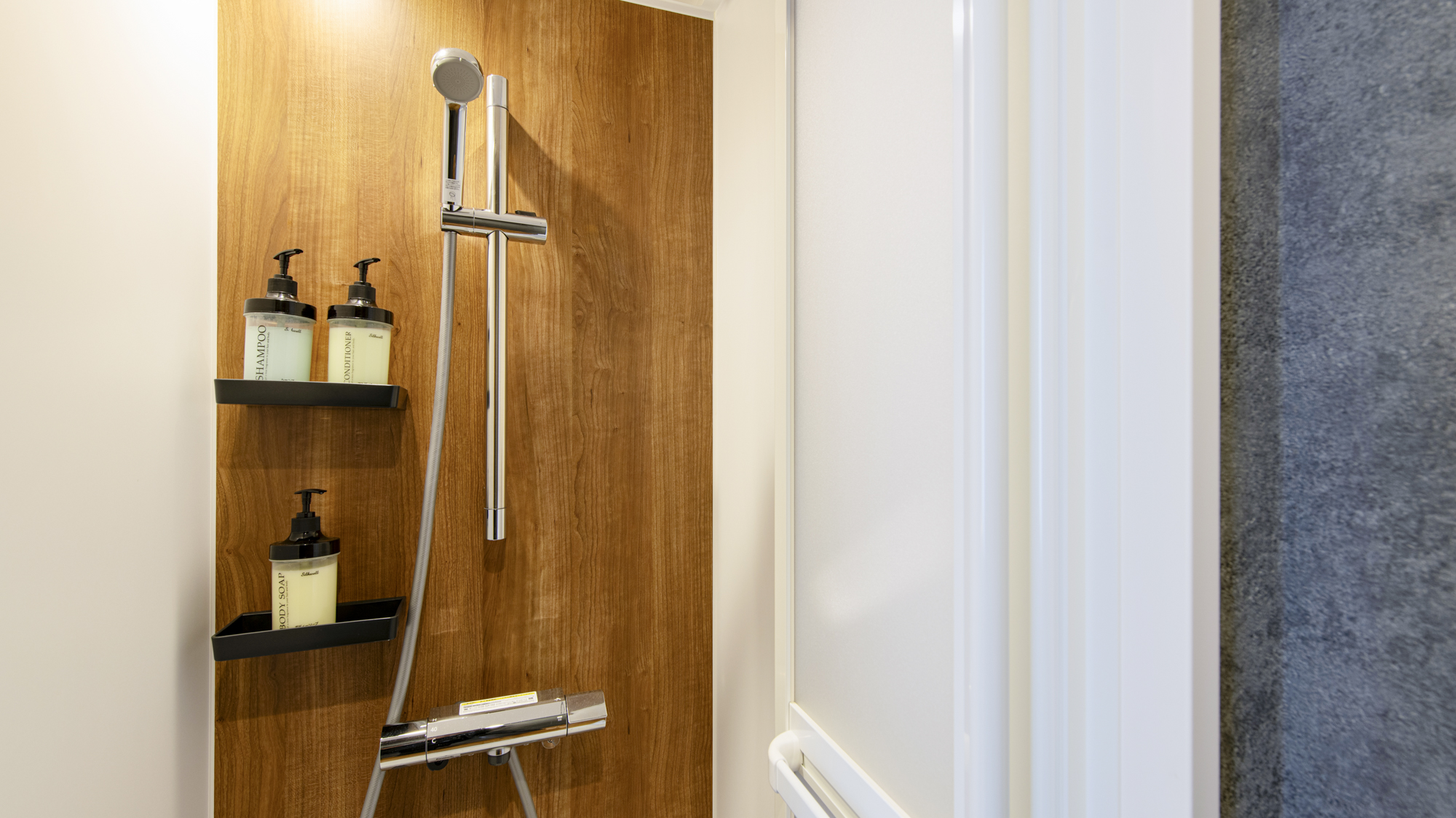 *【恐竜ルーム和室】シンプルで使いやすい、快適なシャワールーム