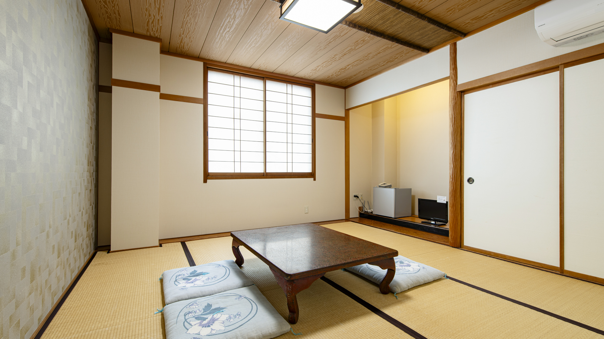 *【客室一例】畳の温もりを感じながら、のんびり過ごす「8畳和室」