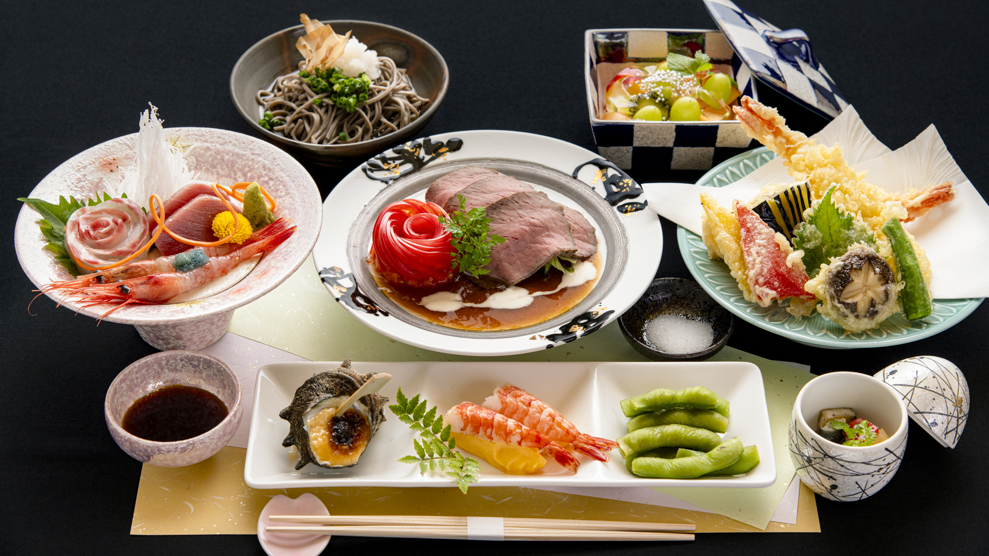 *【夕食一例】自家製ローストビーフが人気！彩り鮮やかな料理で特別なひとときを演出