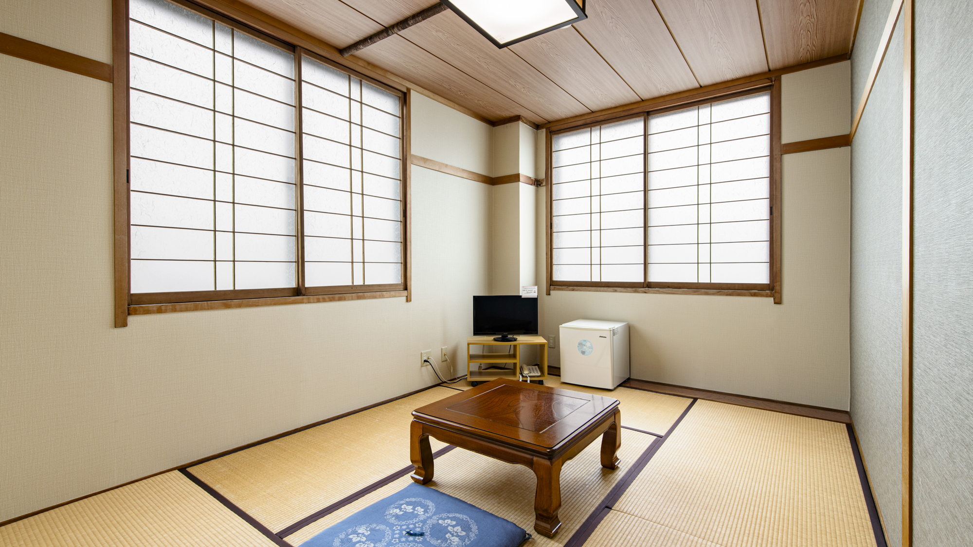 *【客室一例】少人数旅行に最適な「和室6畳」で落ち着くひとときを