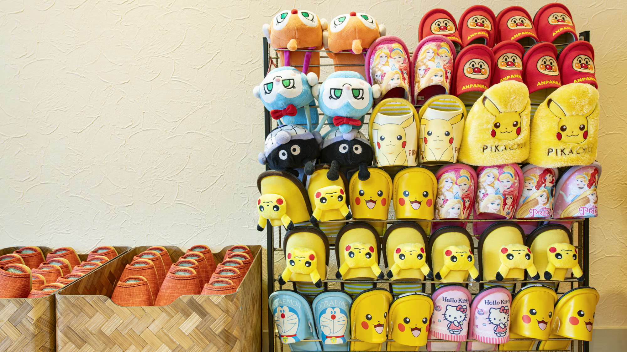 *【お子様用スリッパ】人気キャラクターでお子様も笑顔に