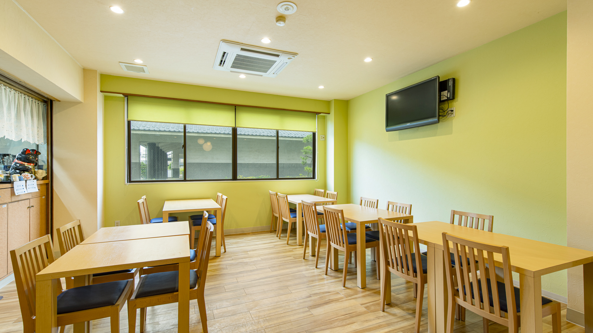 *【お食事処】明るく開放的な空間でお食事をお楽しみください