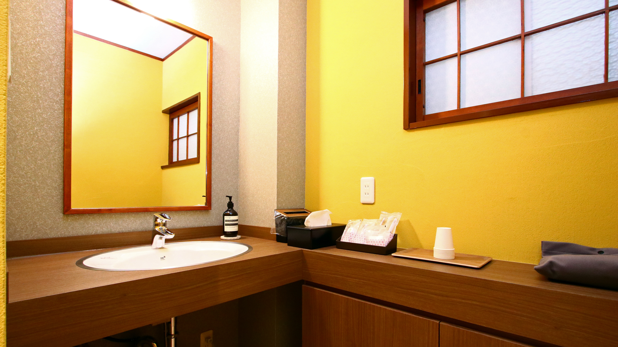 10畳和室◆『山吹の間』洗練された洗面所がついております。