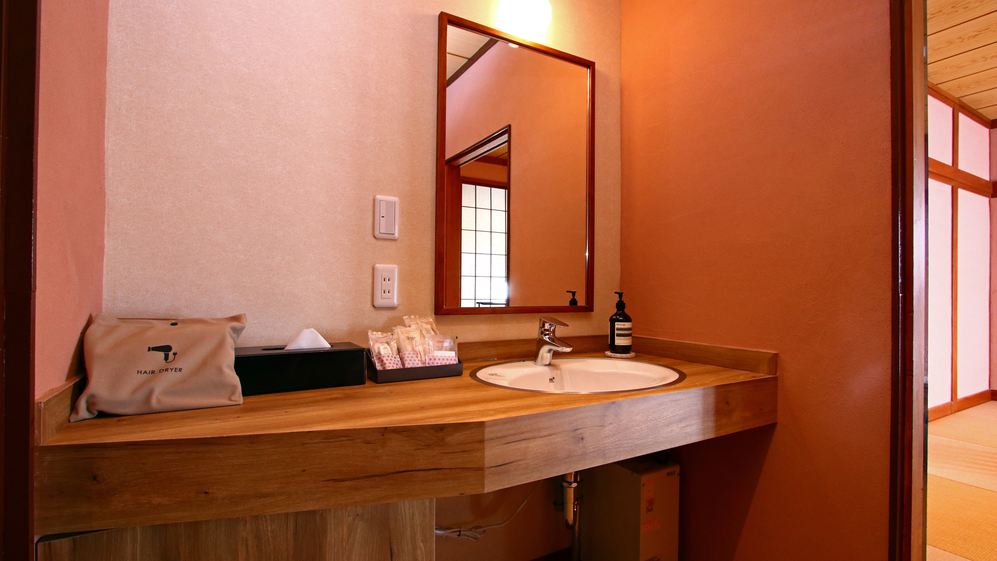 10畳和室◆『紅梅の間』広い洗面所で快適な朝を！