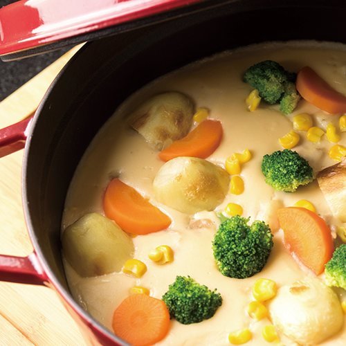 Cream boiled chicken with plenty of vegetables from Nakasatsunai