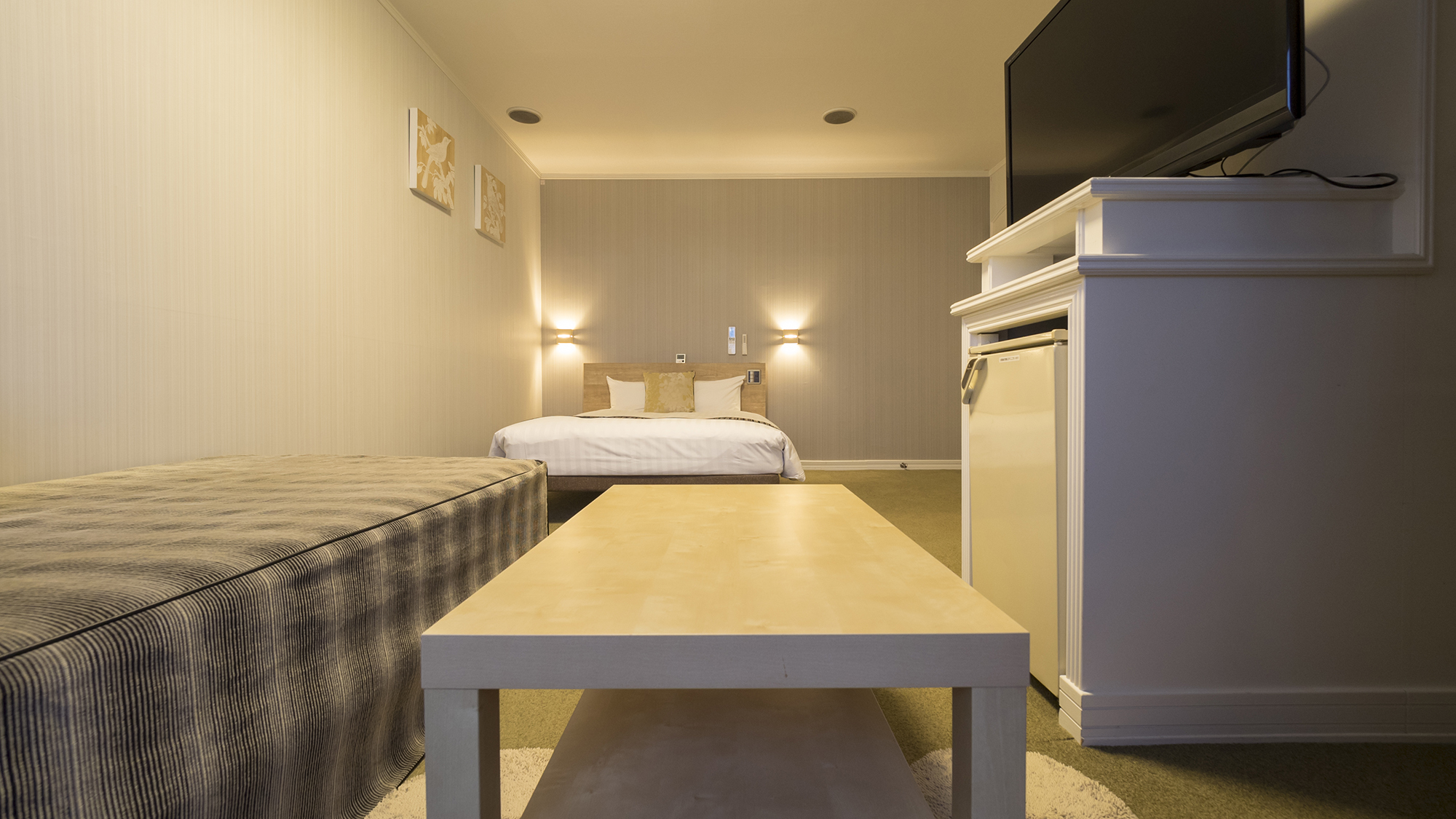 【デラックスダブルルーム】25平米/ベッド幅140cm&times;1・100cm1台&times;1　一例