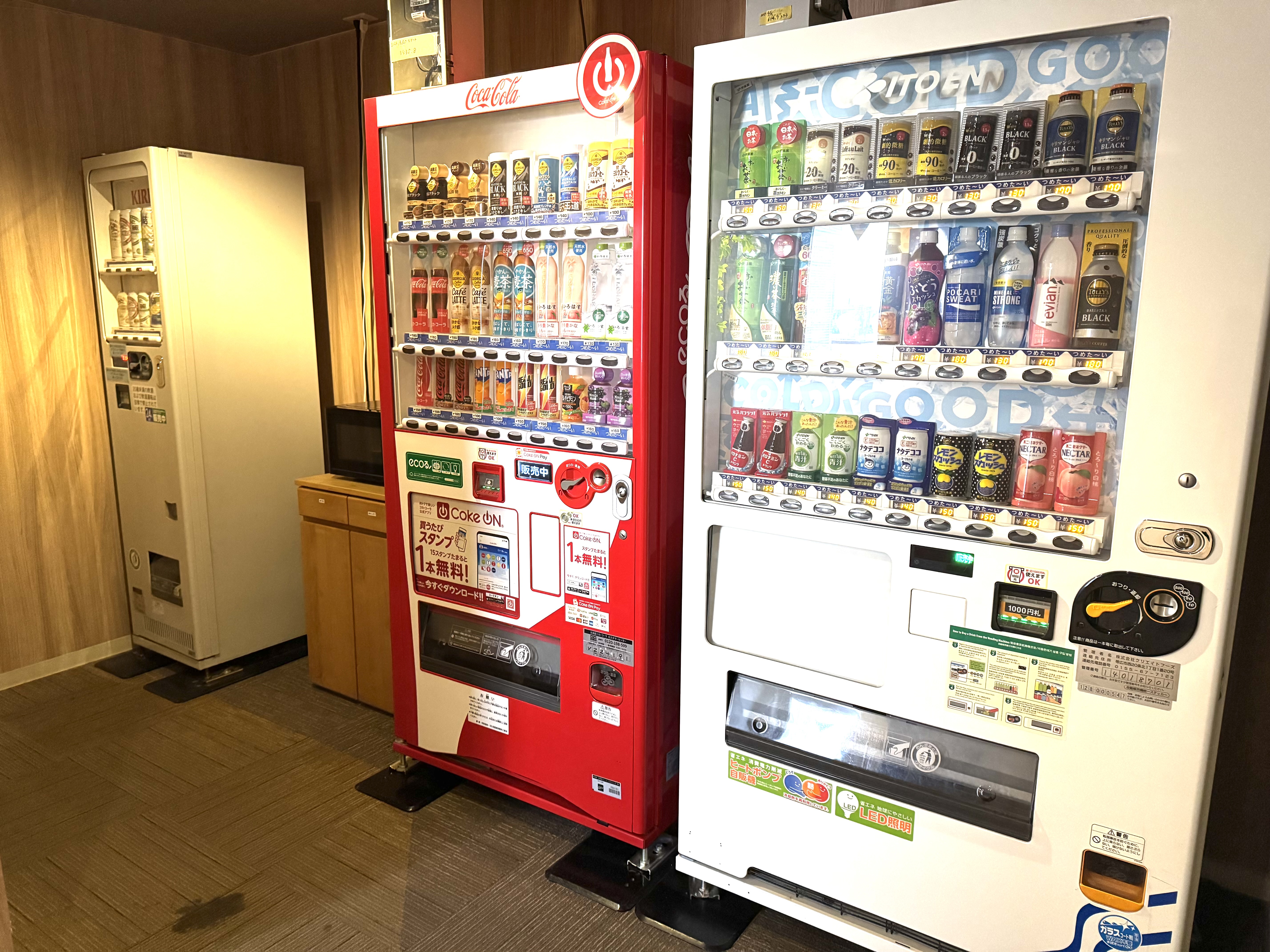 【自動販売機】3Fにございます