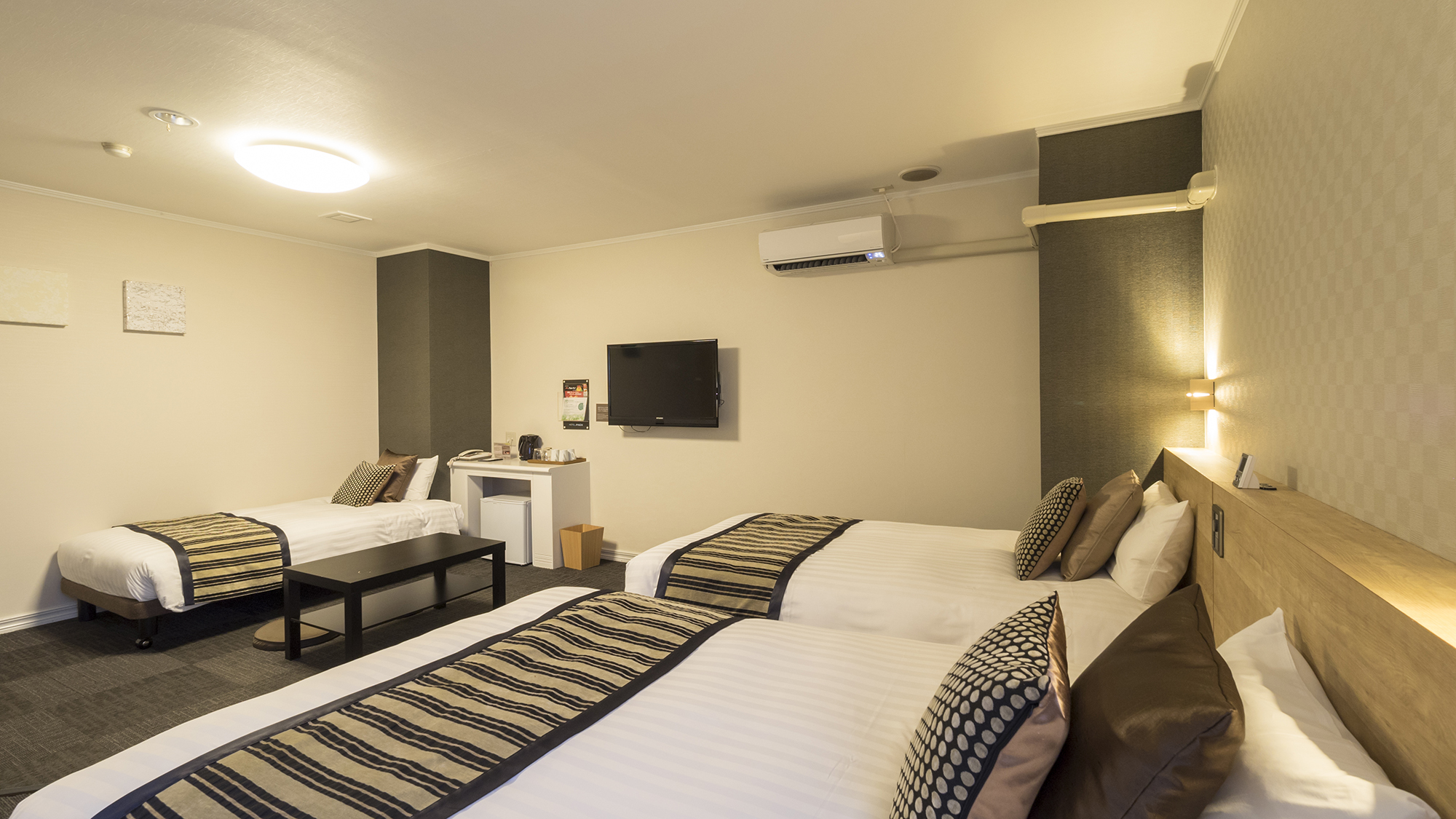 【トリプルルーム】30平米/ベッド140cm&times;1・110cm&times;1・100cm&times;1　一例