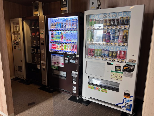 【自動販売機】3Ｆにございます