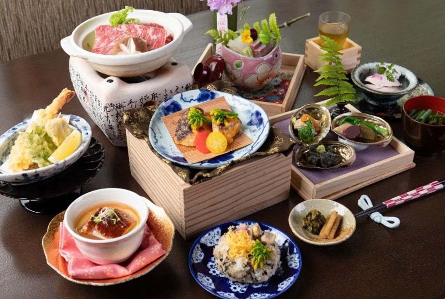 夕食はホテルで朝はゆったり「四季彩会席」プラン(夕食付き、朝食なし)