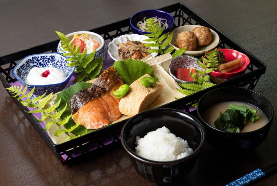 【早期割30日前】「四季彩会席」四季を感じる　旬を食する（１泊２食付）オンラインカード決済限定