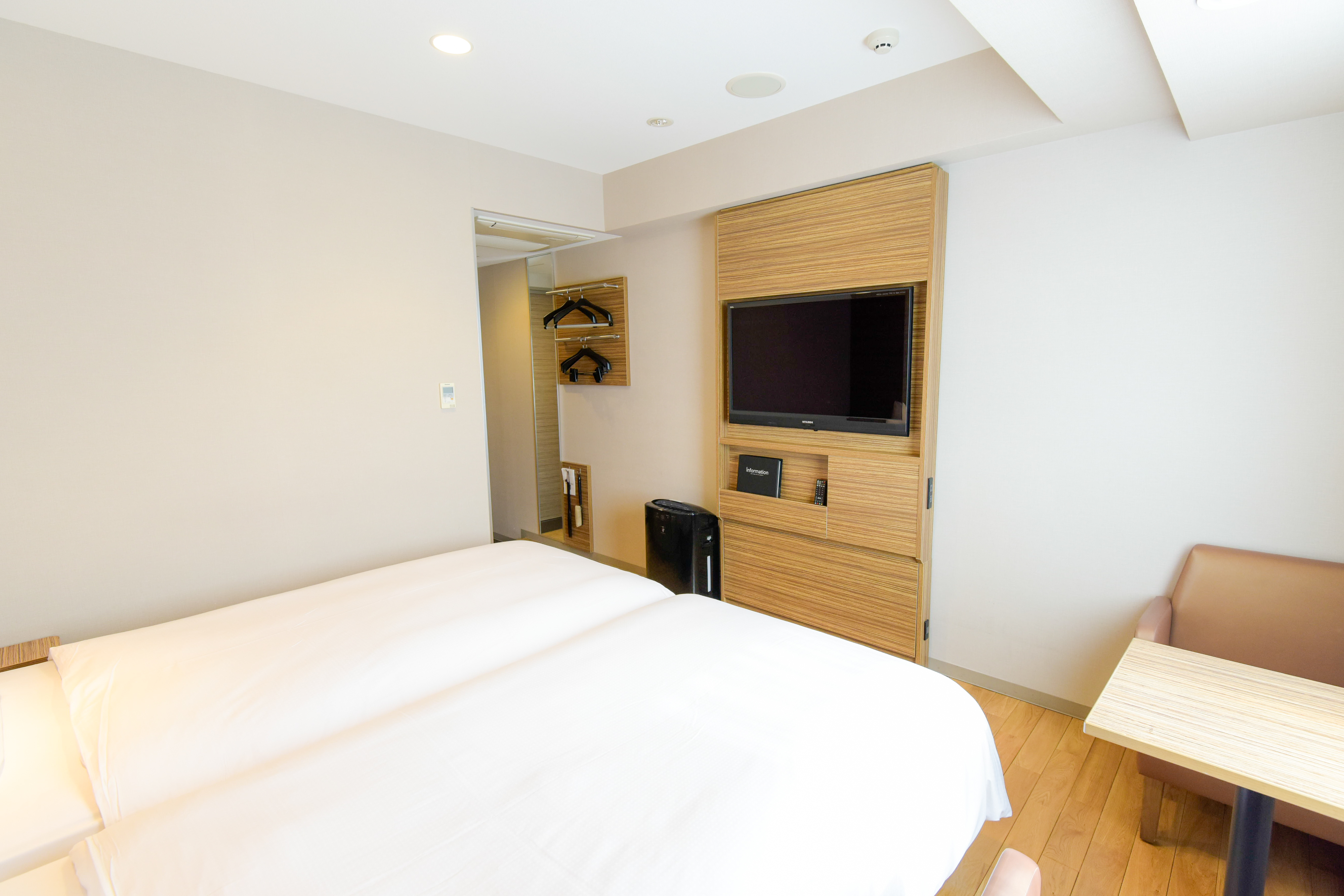 ツイン(18㎡ / 100cmサイズベッド)