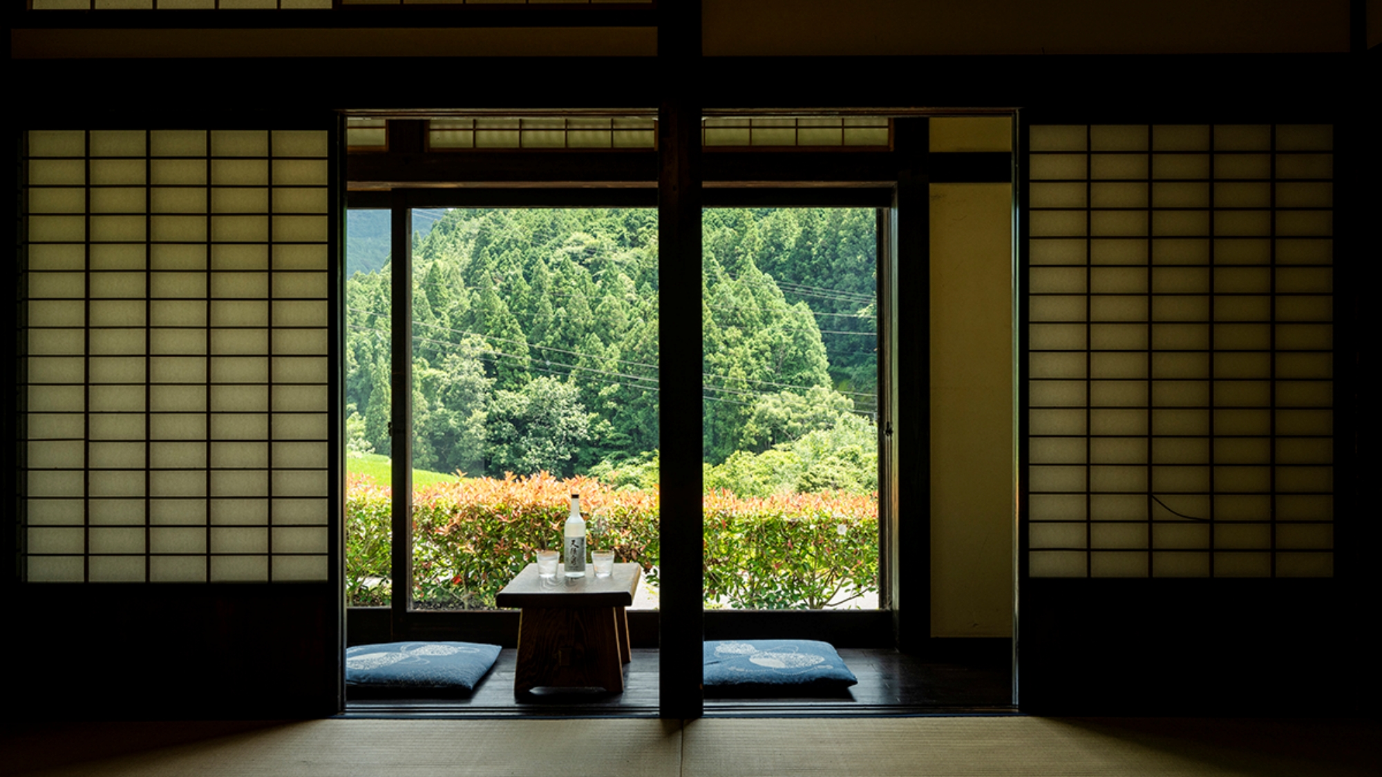 *【客室(例)】窓から望む里山と、鳥のさえずりに癒されて