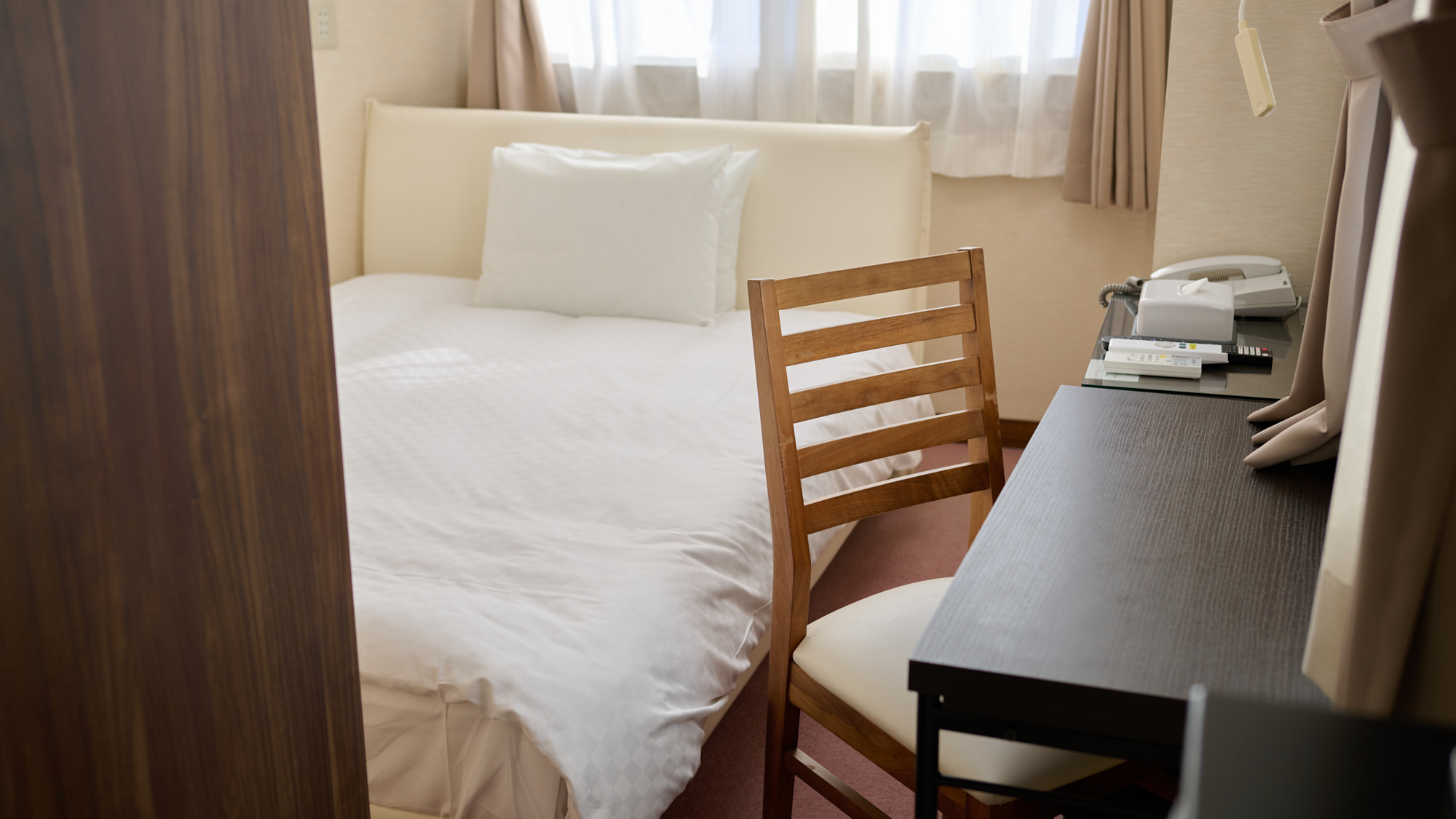 シングル/16平米■ベッド140cm/バストイレセパレート