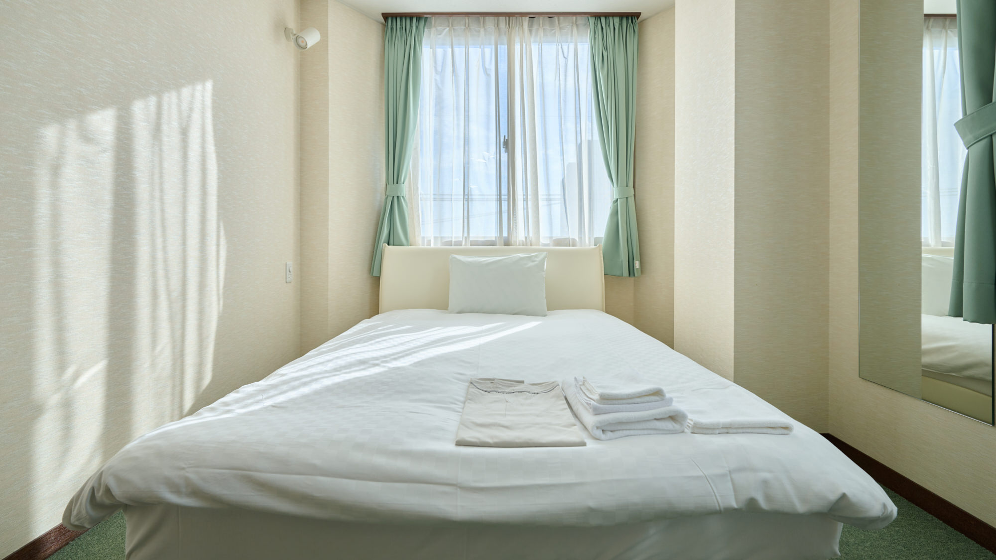 シングルB/16平米■ベッド140cm/