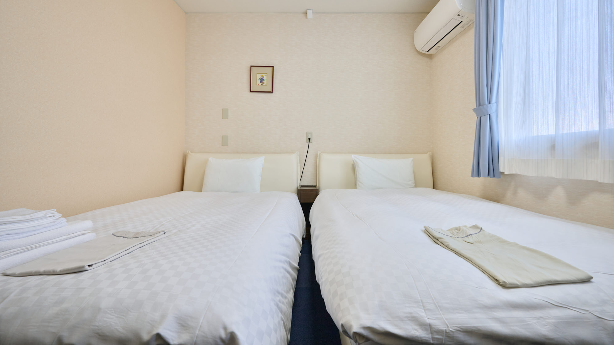 ツイン/20平米■ベッド140cm/バストイレセパレート