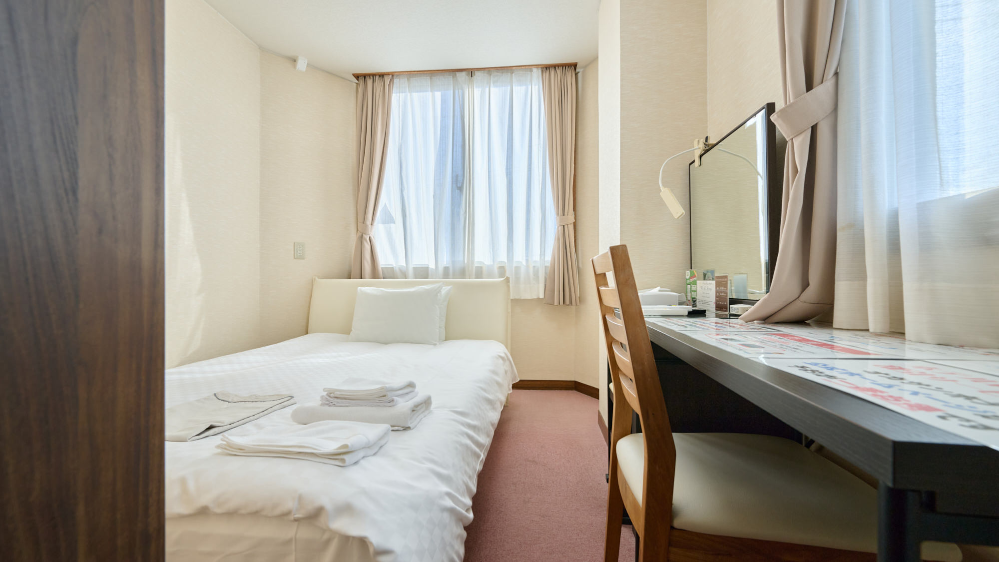 シングル/16平米■ベッド140cm/バストイレセパレート