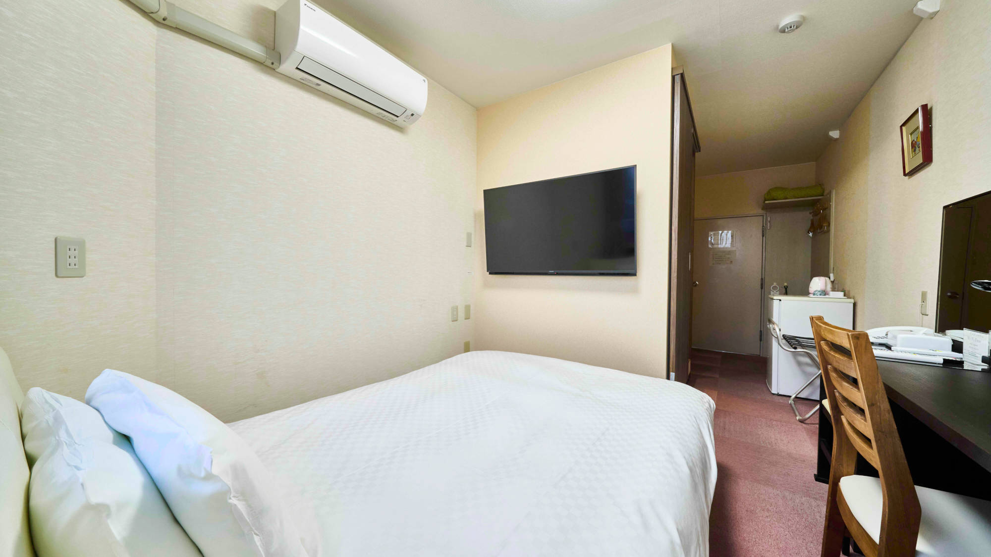 ・【シングルA】1～2名様ご利用いただけるお部屋です。大きなベッドでお休みください