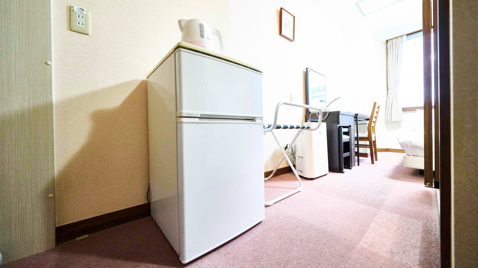 ・【シングルA】1～2名様ご利用いただけるお部屋です。冷凍庫も大きく滞在時の保存にも◎