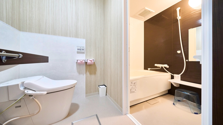 ・【和室／バス・トイレ】お風呂とトイレは独立したセパレートタイプです