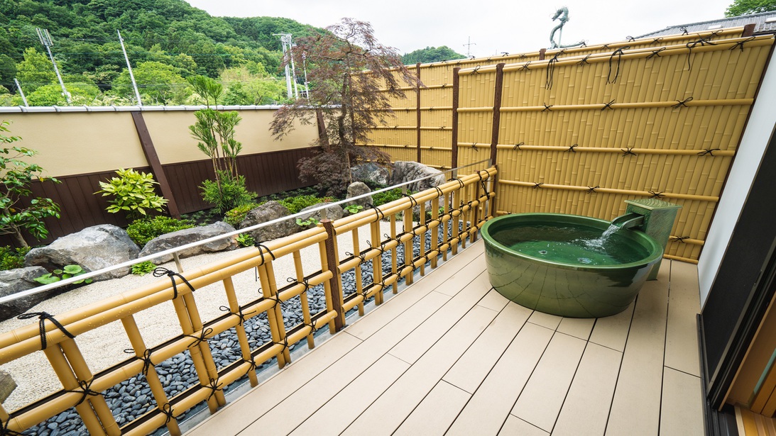 【庭園露天風呂付き客室】折り紙天井☆スーペリア客室 (露天風呂イメージ)