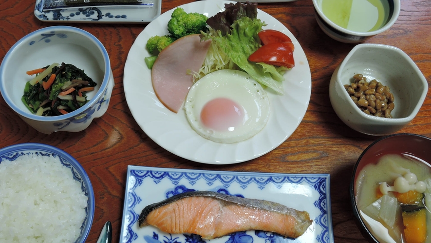 *【朝食一例】翌朝は素朴な和定食をご用意します。