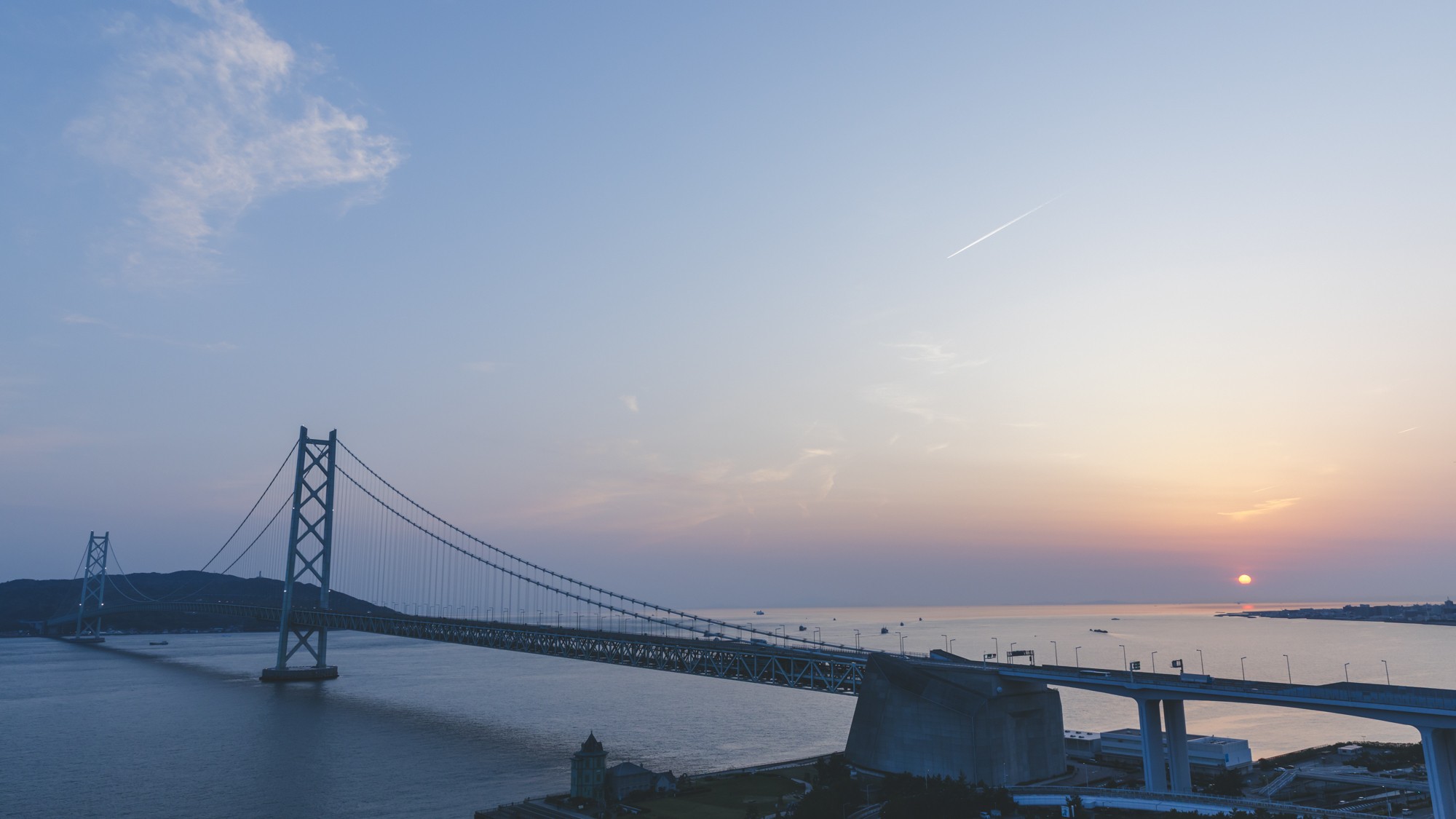 明石海峡大橋と海を眺める感動風景♪黄昏時から夜へと移り行くタイミングが一番のオススメ