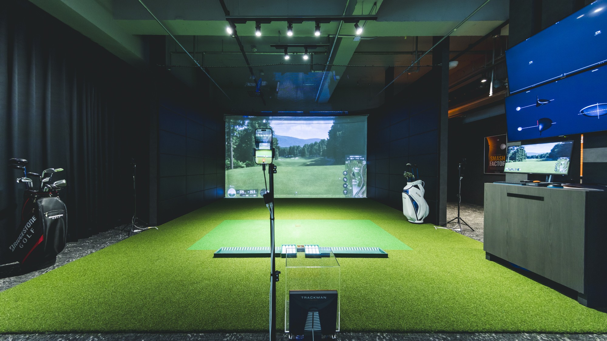 ■新館SPAタワー2階-24時間インドアゴルフシミュレーター-■
